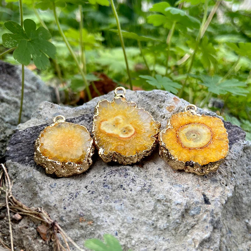 Pendentif irrégulier en pierre naturelle neuve 2 pièces