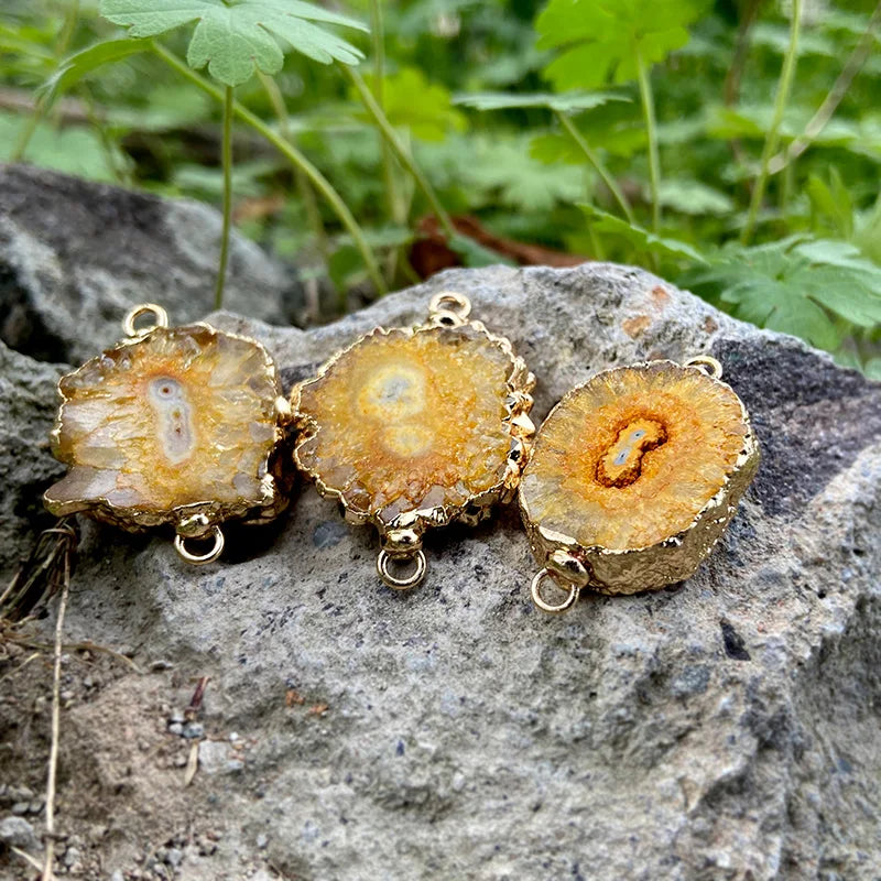 Pendentif irrégulier en pierre naturelle neuve 2 pièces