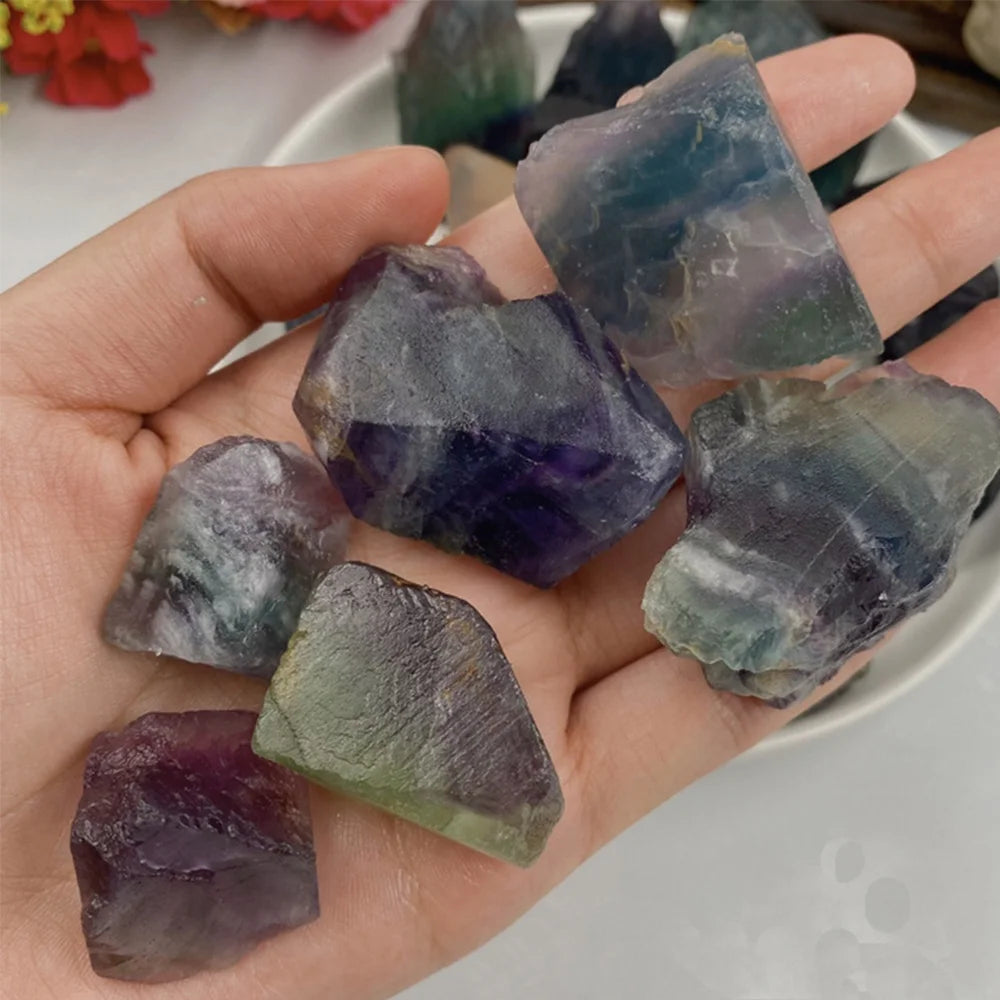 Cristaux de fluorite arc-en-ciel bruts naturels
