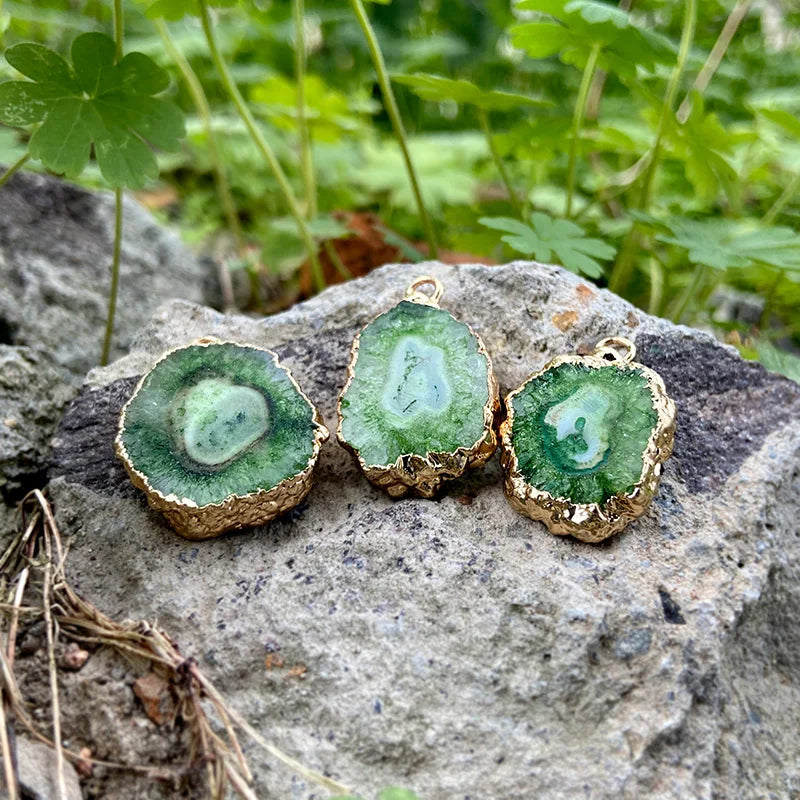 Pendentif irrégulier en pierre naturelle neuve 2 pièces