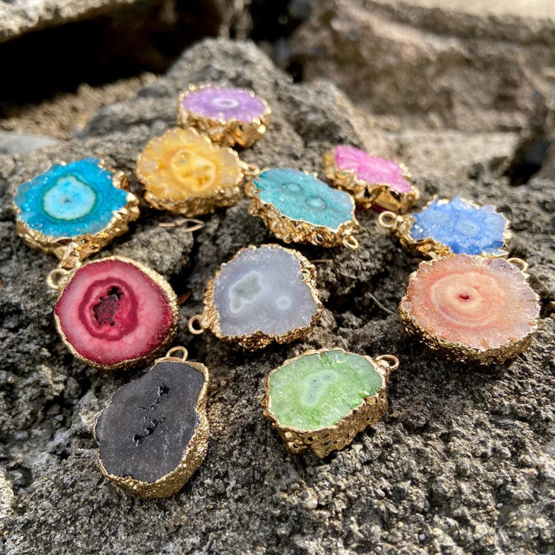 Pendentif irrégulier en pierre naturelle neuve 2 pièces